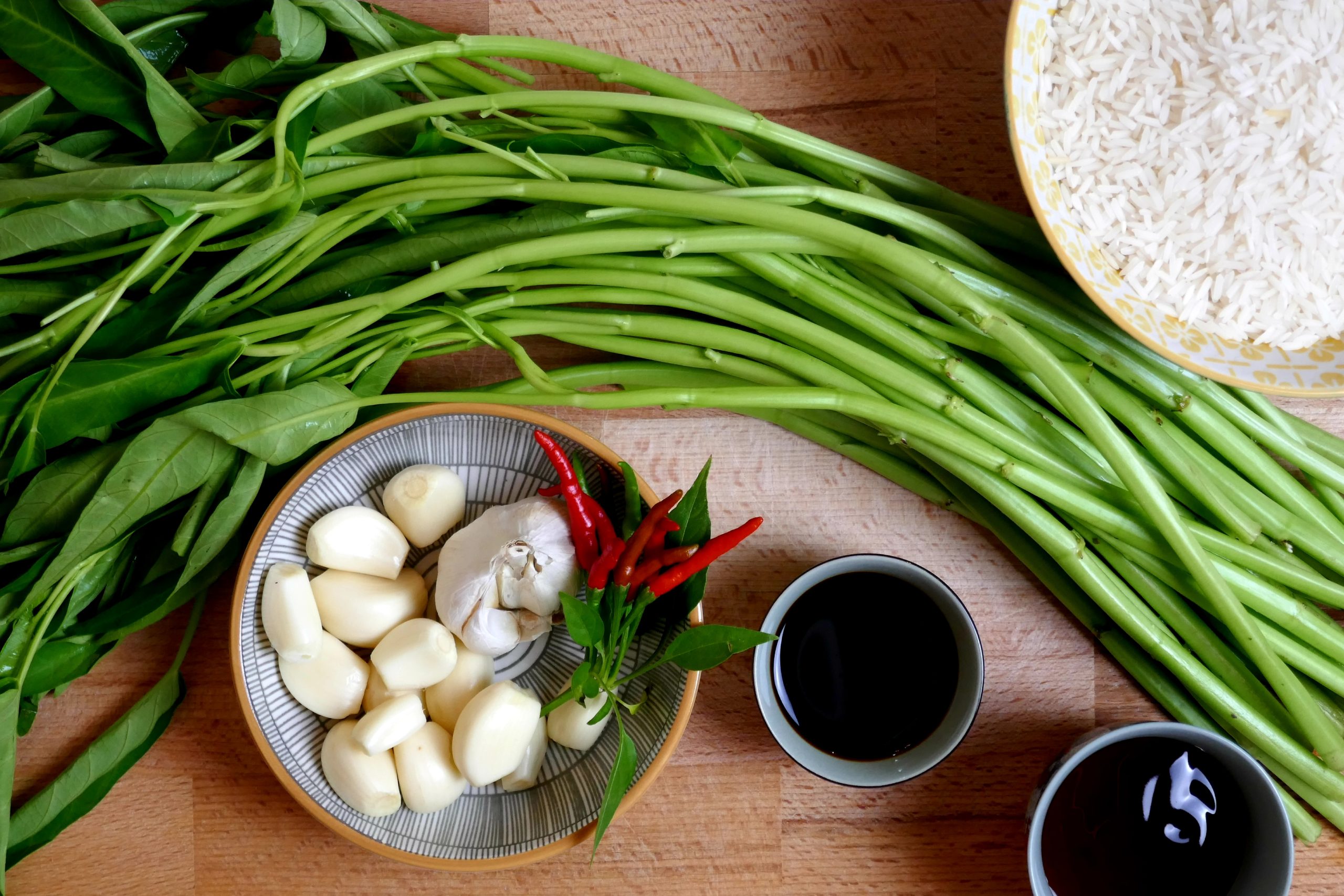 Zutaten Fried Morning Glory, Wasserspinat, frischer Knoblauch, Thaichilis, Sojasauce, Mushroomsauce