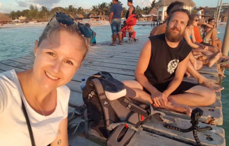 Silvia und Alex am Steg des Playa Holbox in Mexiko