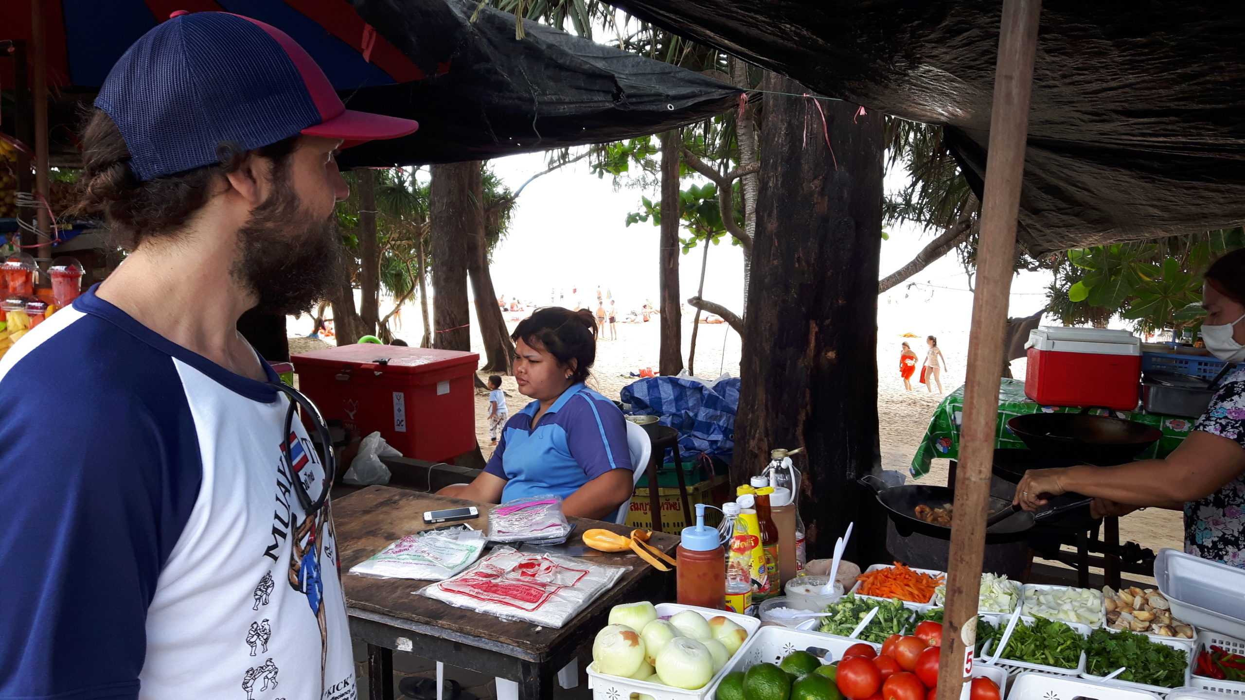 Mann am Street Food Stand in Phuket Thailand