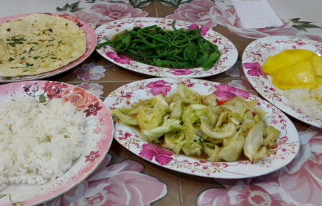 Fried Cabbage und pea sprouts vegan in Bangkok Thailand