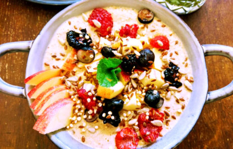 Cafe Hildebrandt Frühstück Porridge mit frischen Früchten