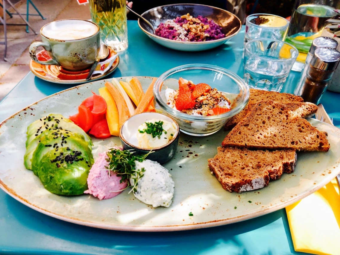 Ramasuri Frühstücksteller, Vegan Frühstücken in Wien